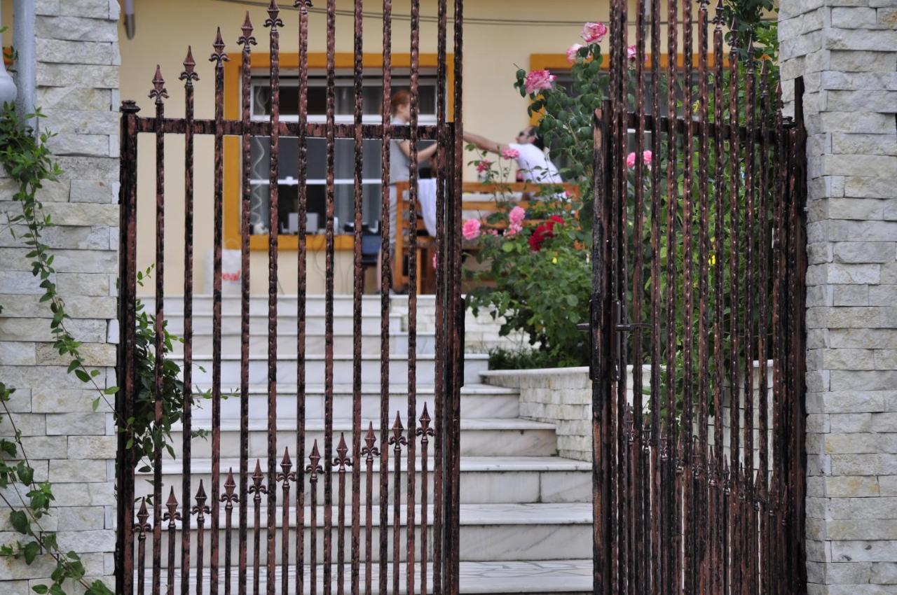 Pensiunea Elena Soveja Exterior photo